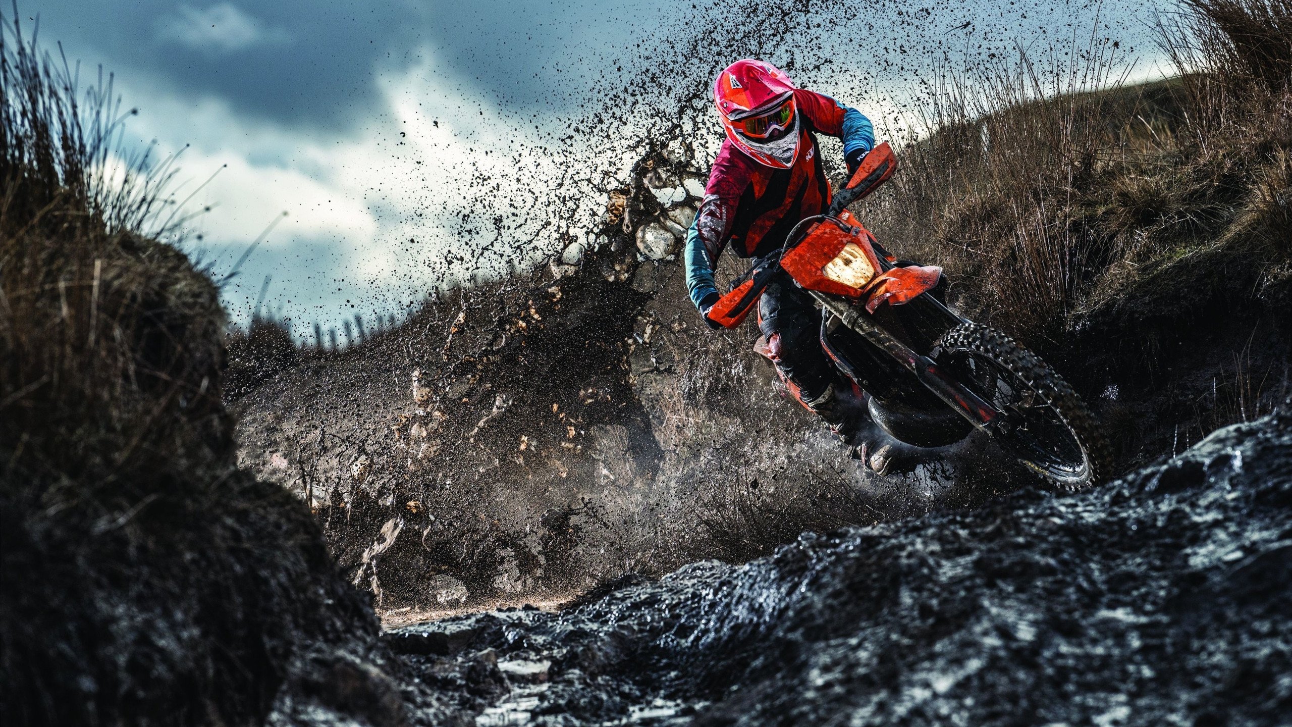 国际赛事中球员们殚精竭虑，为球队争出一片天地